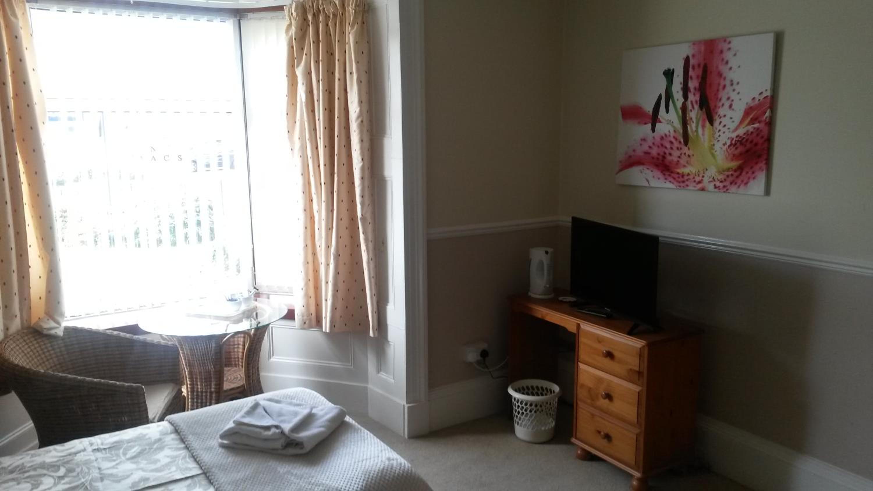 Twin Room with Private External Bathroom - Photo 1