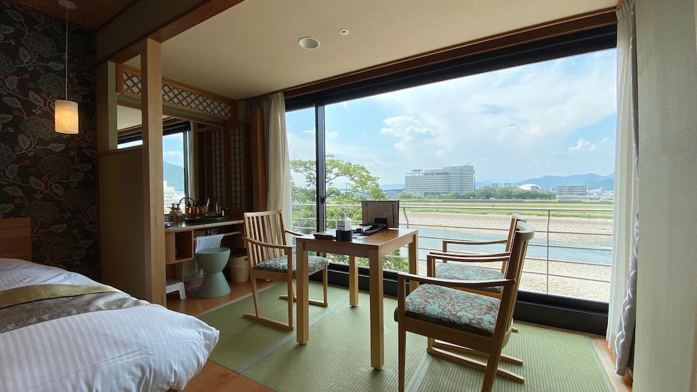 Japanese Style Room with Beds and Futon, River View photo 2
