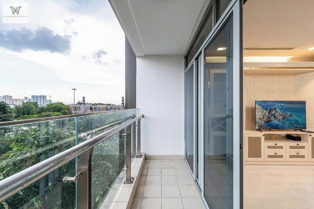 Luxury Apartment, 4 Bedrooms, City View, Tower photo 2