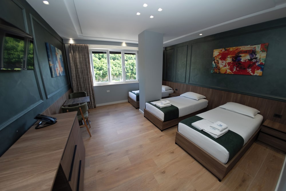 Classic Triple Room, 3 Twin Beds, Non Smoking photo 3