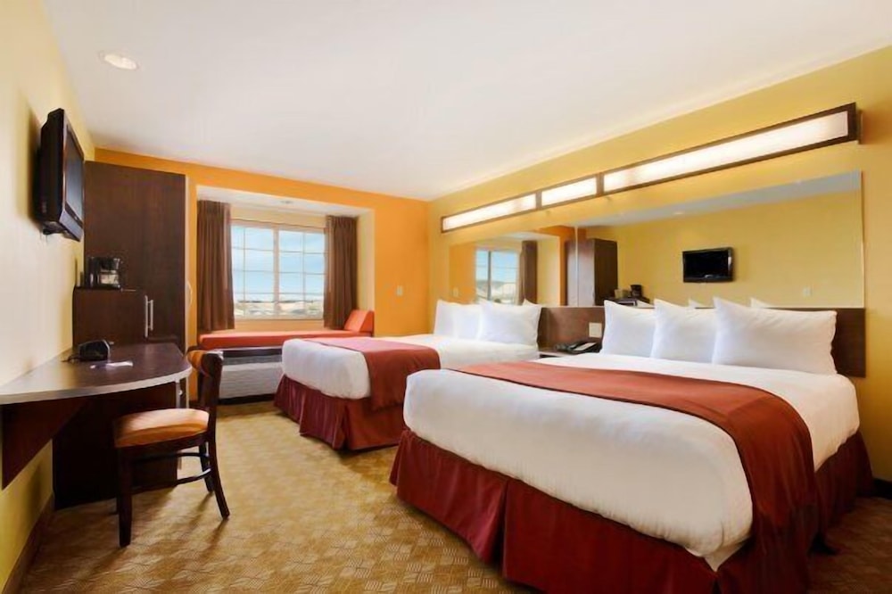Room, 2 Queen Beds, Non Smoking - Photo 5