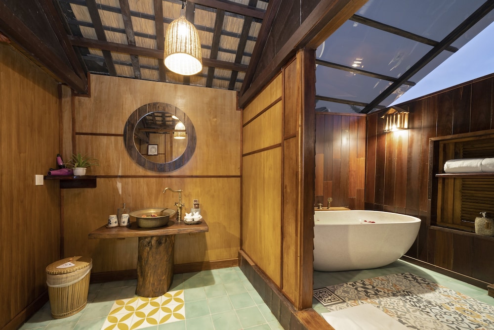 Cabin on Boat - Photo 4