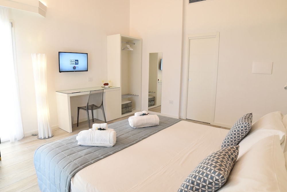 Panoramic Room, 1 King Bed with Sofa bed, Balcony, Sea View photo 2