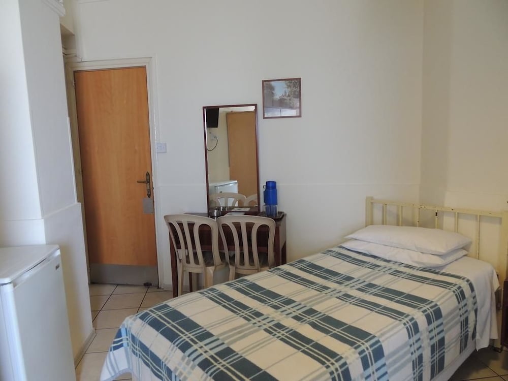 Quarto Individual, 1 Cama de Solteiro Grande