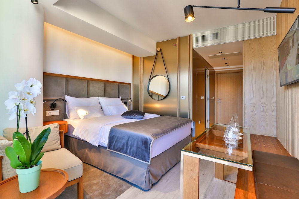 Standard Double or Twin Room, City View photo 1
