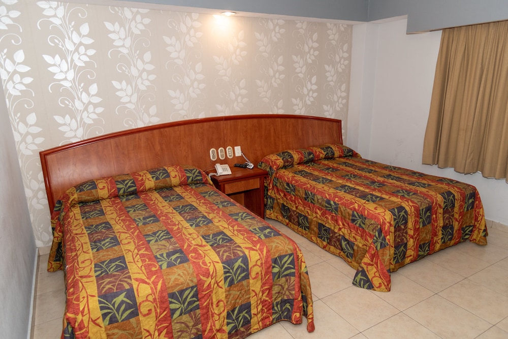 Standard Room, 2 Queen Beds photo 2