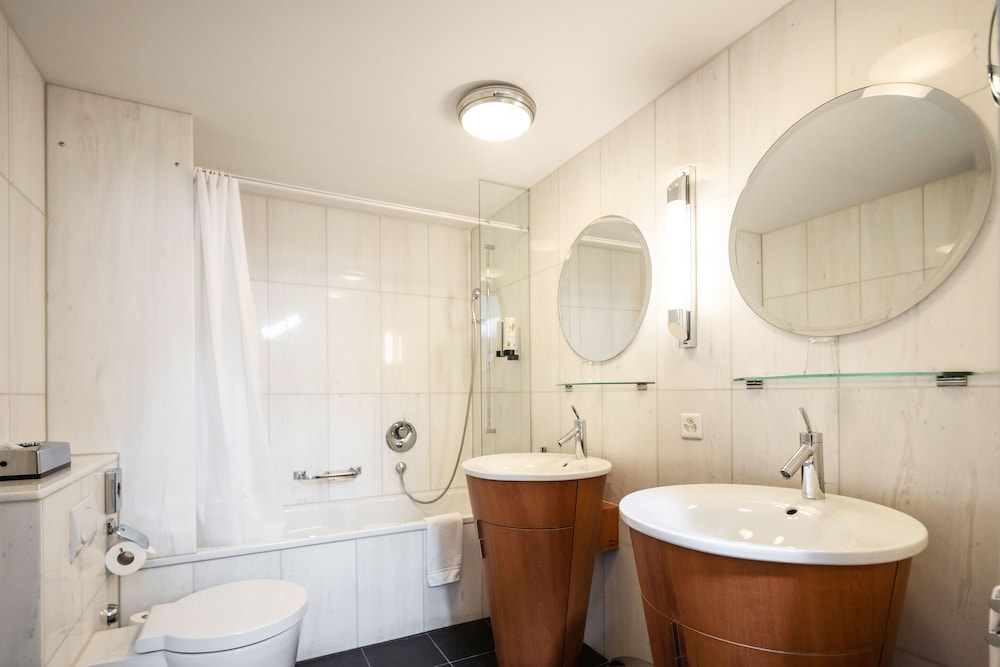 Deluxe Double or Twin Room - Photo 16