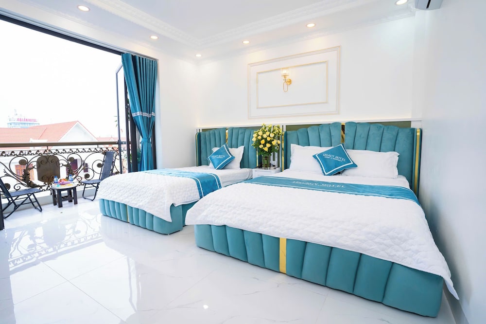 Family Triple Room, City View