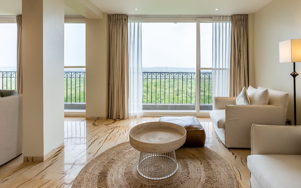 Suite, 2 Bedrooms, Balcony (Sunrise View) - Photo 10