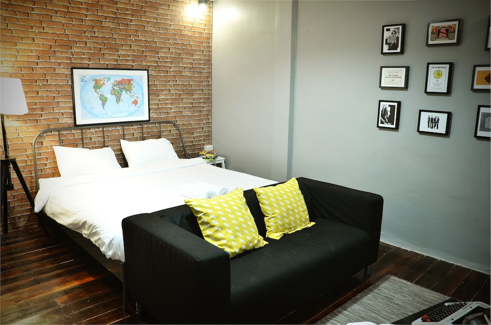 The Rock-2b (Check In Time Within 18.00pm Only, Shared Bathroom) photo 1