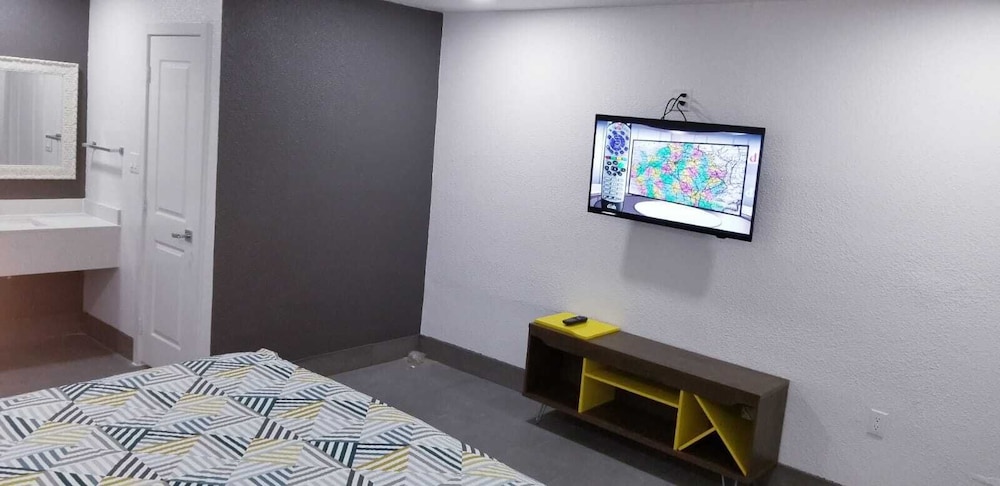 Standard Room, 1 King Bed, Non Smoking - Photo 1