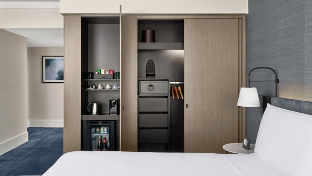 1 King Classic Accessible