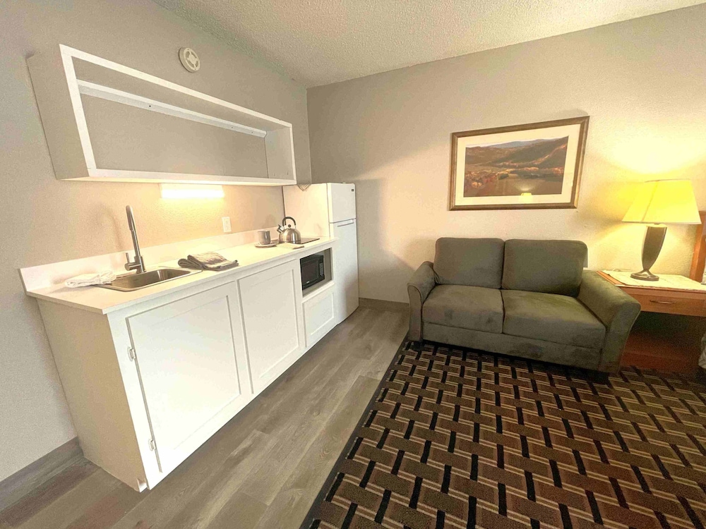 Standard Room, 2 Queen Beds, Non Smoking, Kitchenette - Photo 2