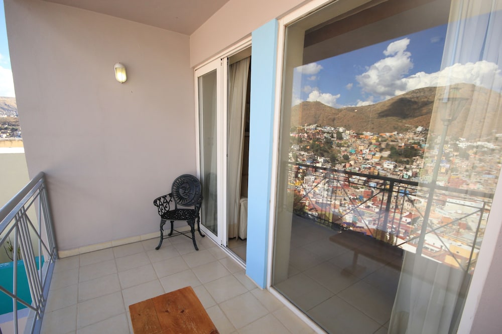 Room, 1 Double Bed, Balcony, City View photo 3