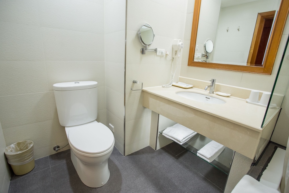 Standard Double Room - Photo 10
