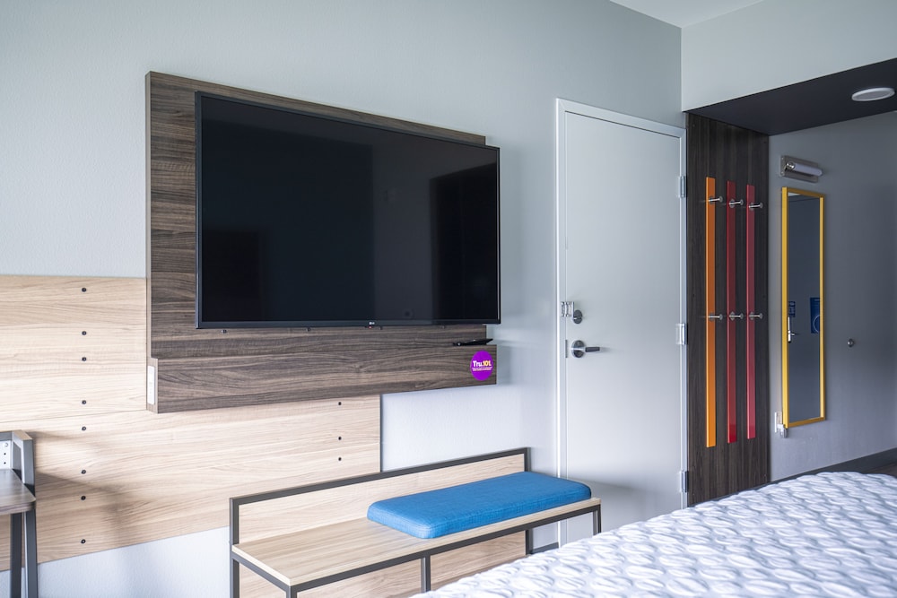 Room, 1 King Bed, Accessible (Hearing) photo 2