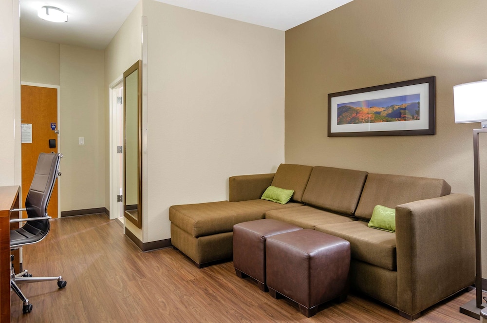 Suite, Multiple Beds photo 2