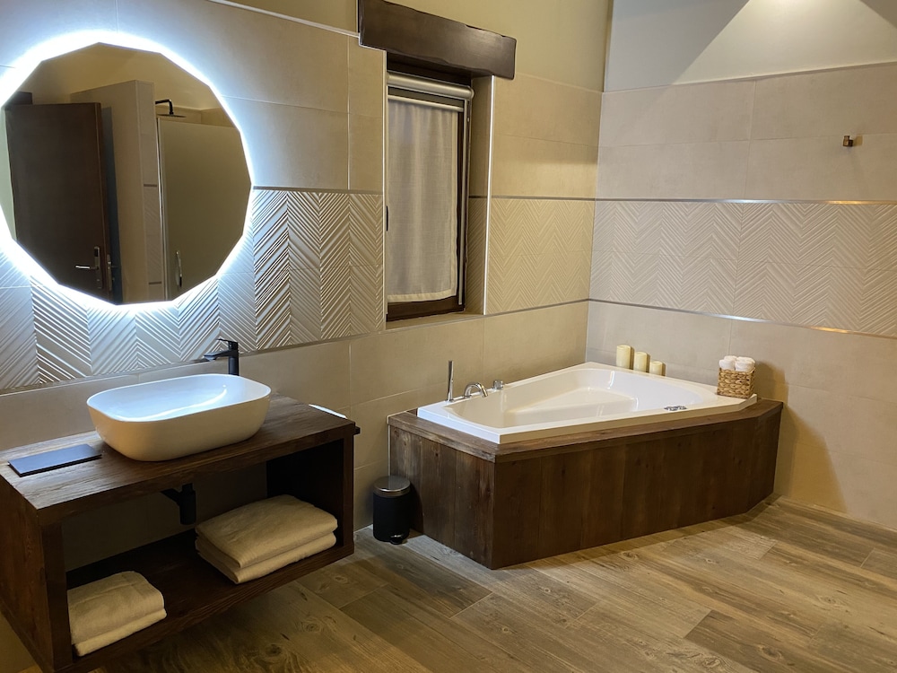Premium Room - Photo 13