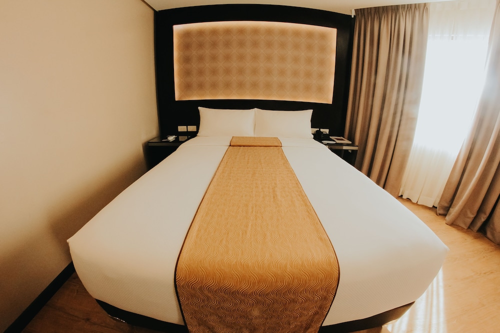 Premier Queen Room (West Wing) photo 2