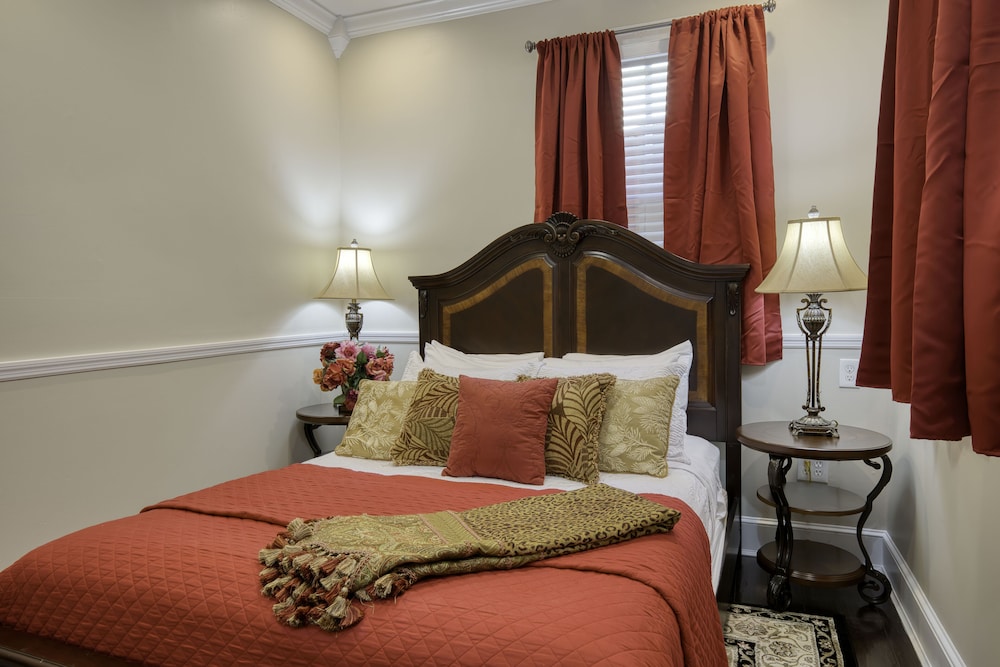 Premium Suite, 1 Queen Bed with Sofa bed, City View (Cadiz Suite)