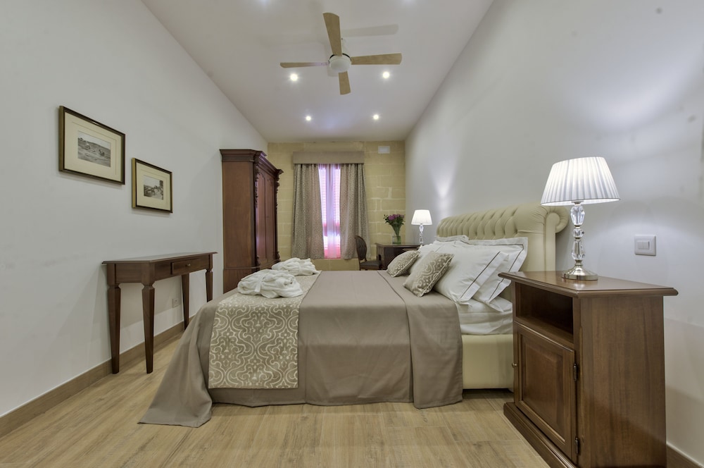 Luxury Suite photo 2