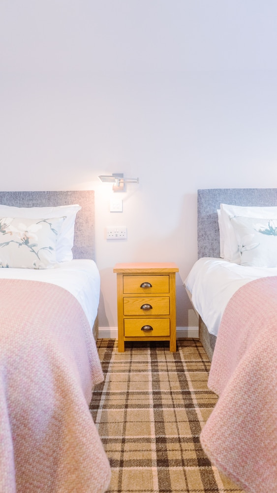 Twin Room, Ensuite photo 3