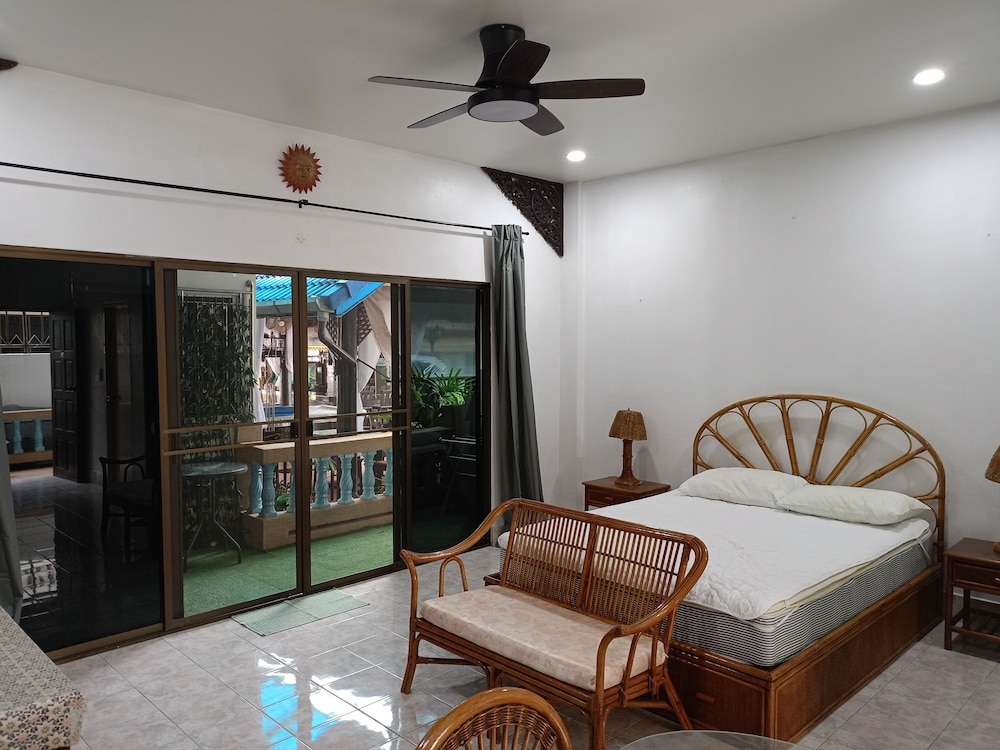 Deluxe Studio Suite