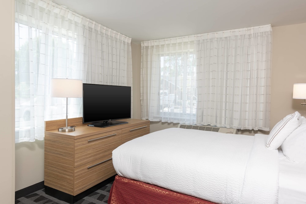 Suite, 1 Bedroom, Smoking (Mobility/Hearing Accessible, Tub) photo 2