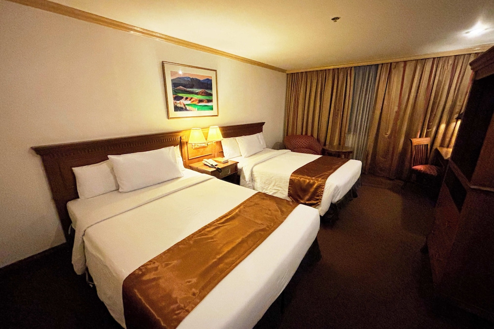 Standard Room, 1 King Bed, Accessible photo 3