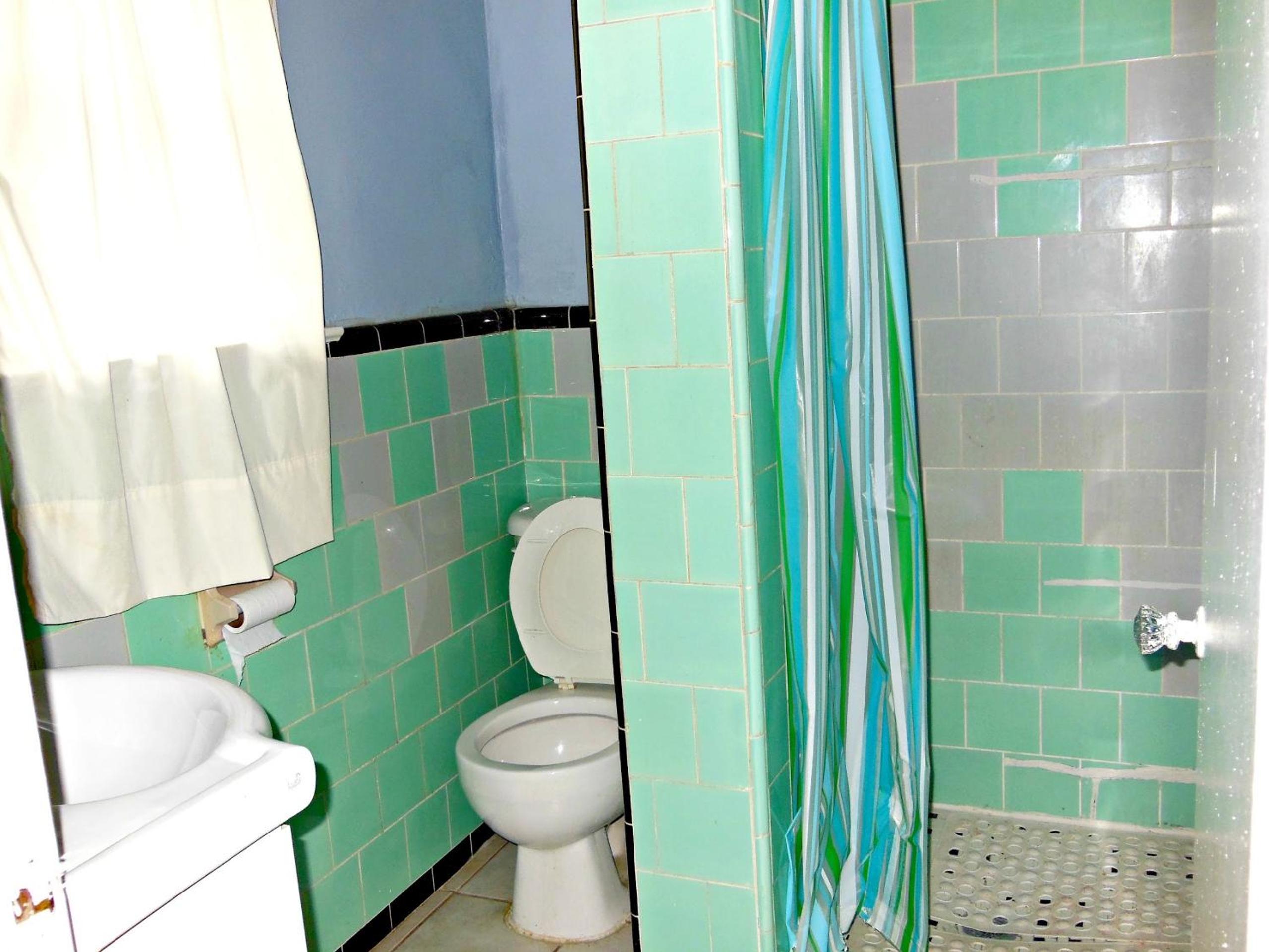 Queen Room photo 2