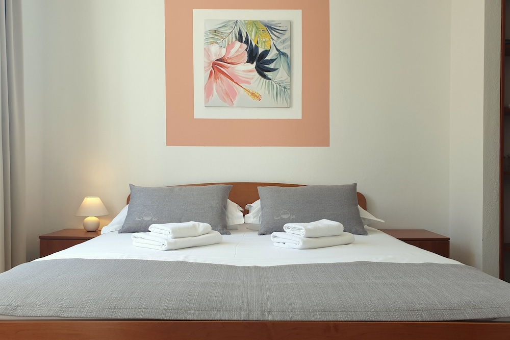Quadruple Room, 2 Bedrooms, Balcony, Sea View photo 3