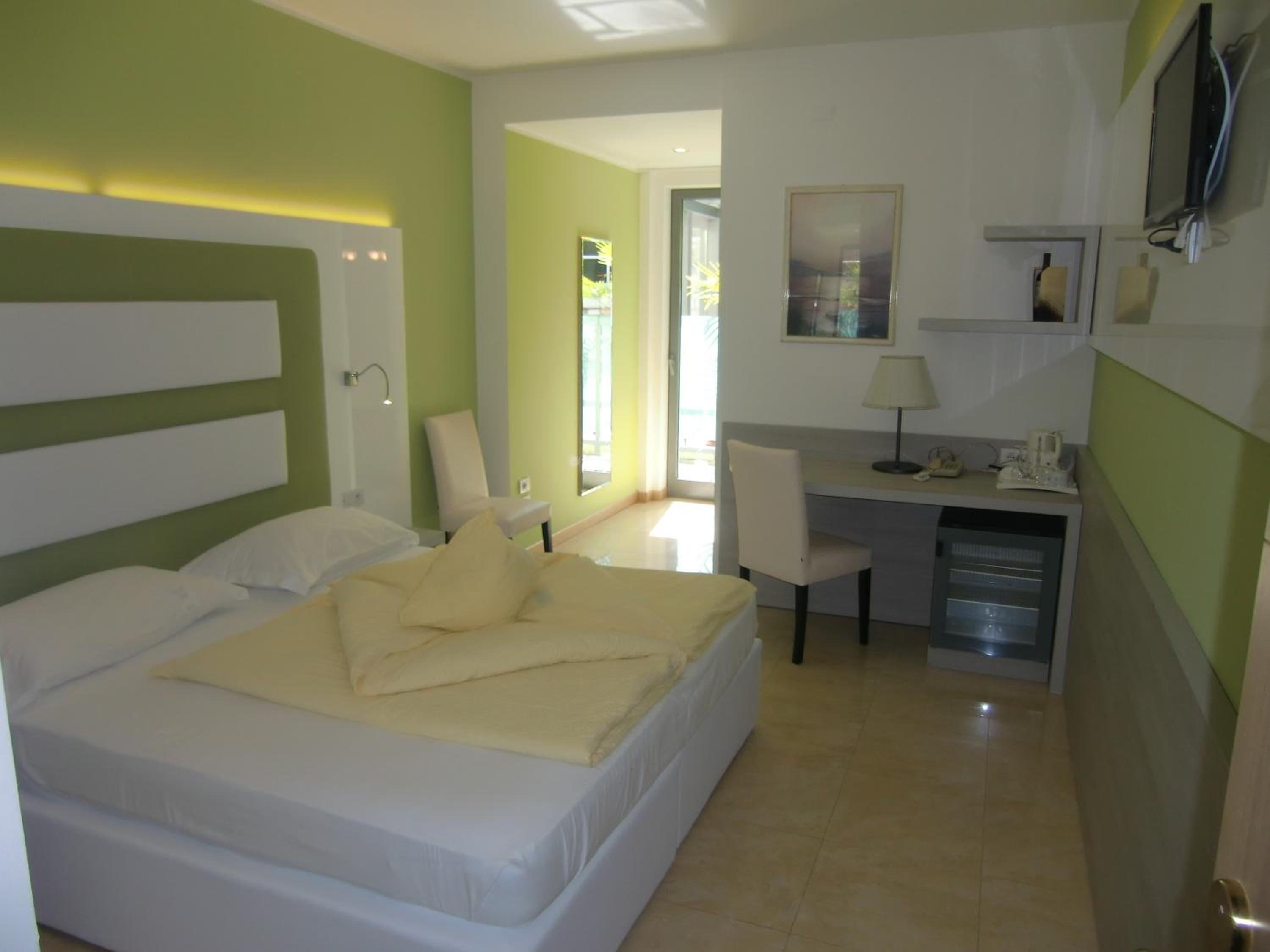 Basic Double or Twin Room with Terrace - Ground Floor photo 1