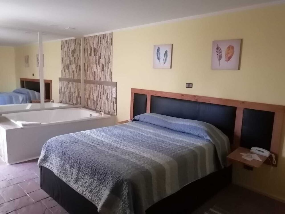 Superior Double Room, 1 Queen Bed, Private Bathroom photo 3