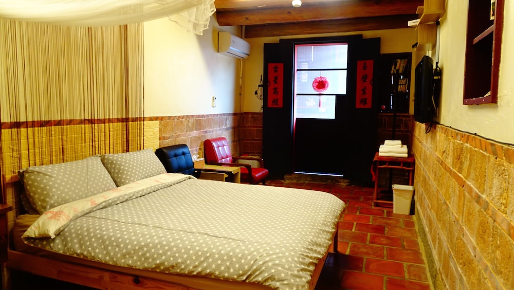 Comfort Quadruple Room, 2 Queen Beds, Ensuite photo 1