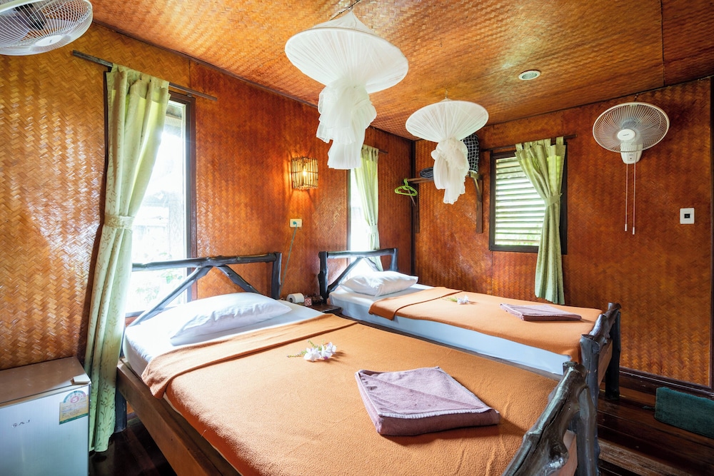 Cozy Fan Room - Twin Bed photo 2