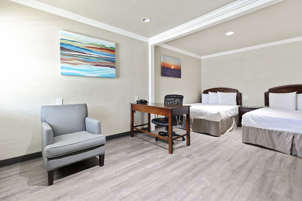 Deluxe Studio Suite, Multiple Beds, Non Smoking, Kitchenette photo 2