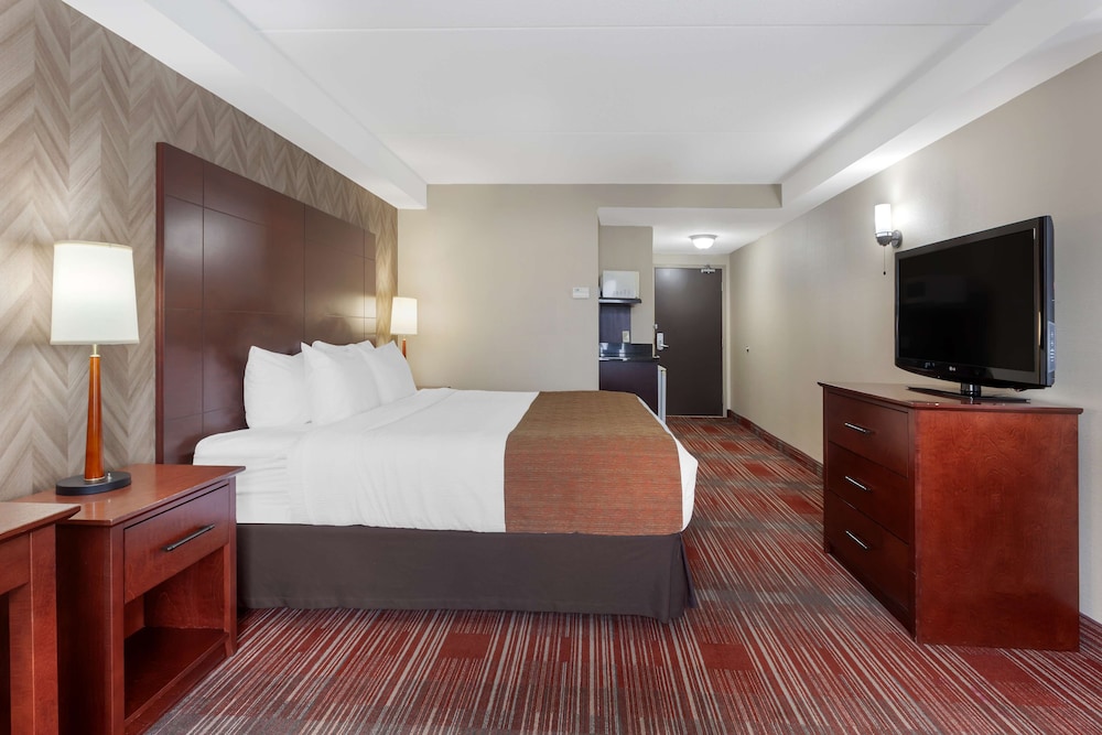 Suite, 1 King Bed, Non Smoking, Jetted Tub - Photo 4