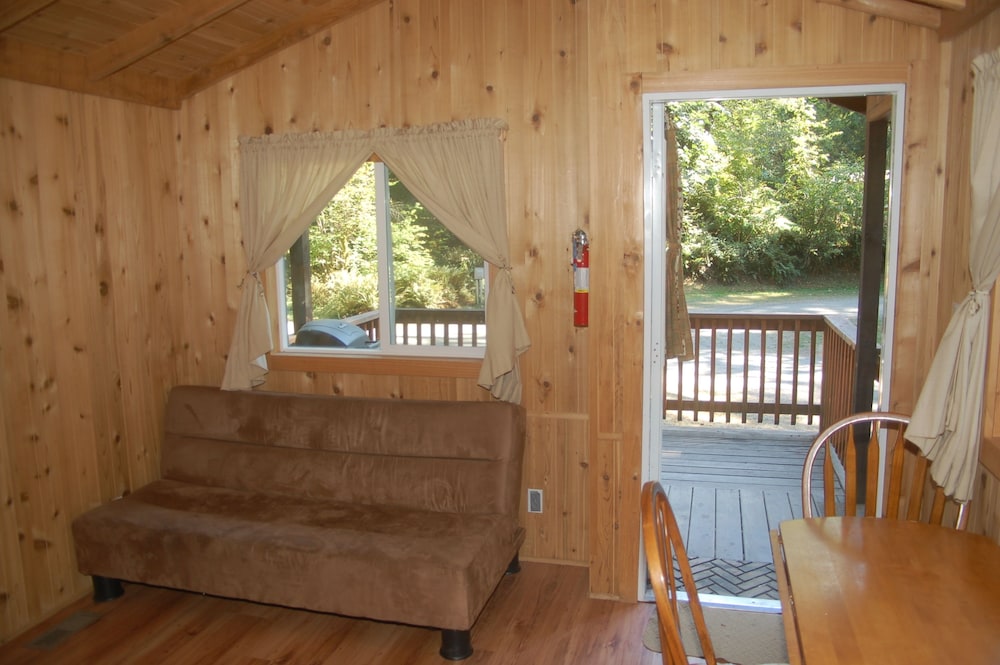 Cottage, Multiple Beds, Non Smoking, Kitchen (Linens Included, Pets Permitted) photo 1
