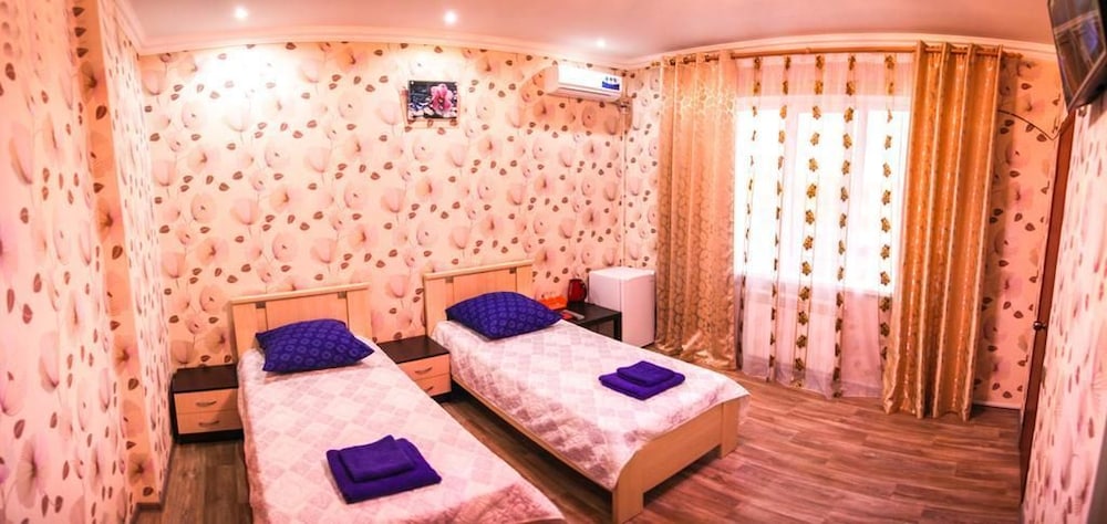 Twin Room (Large) photo 2