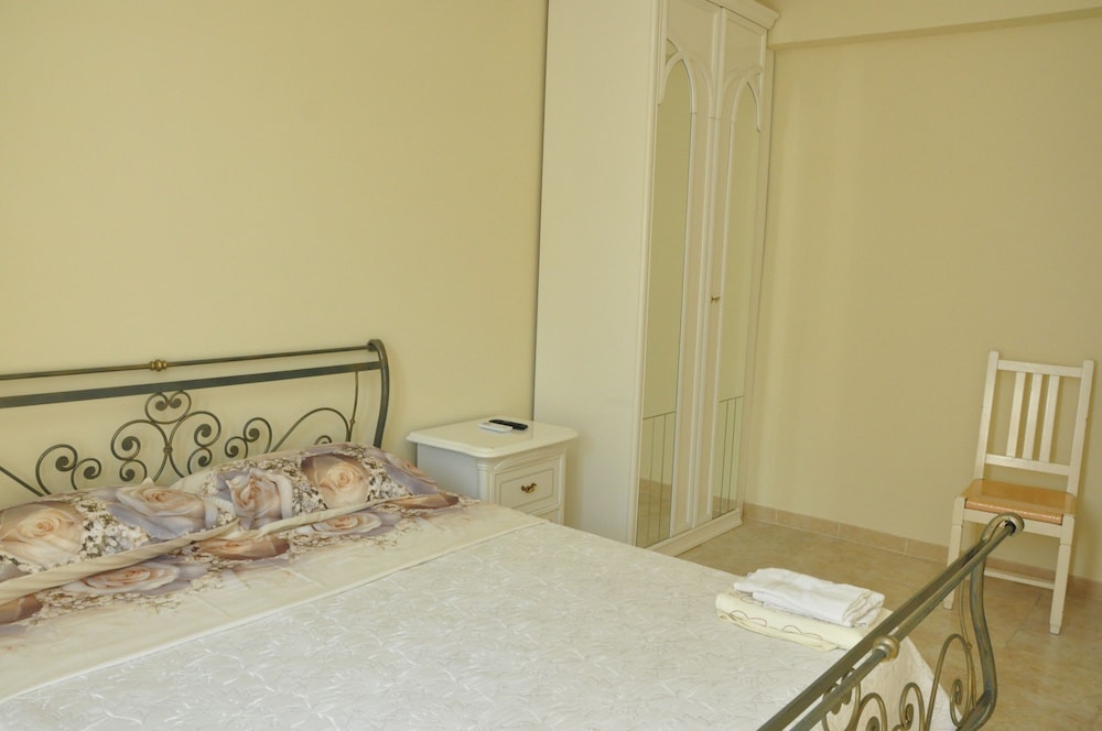 Basic Double Room photo 3
