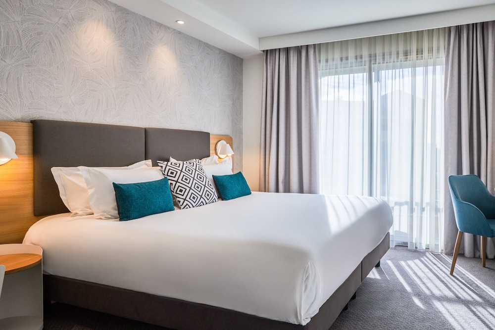 Premium Room, 1 King Bed, Balcony, Pool View - Photo 1