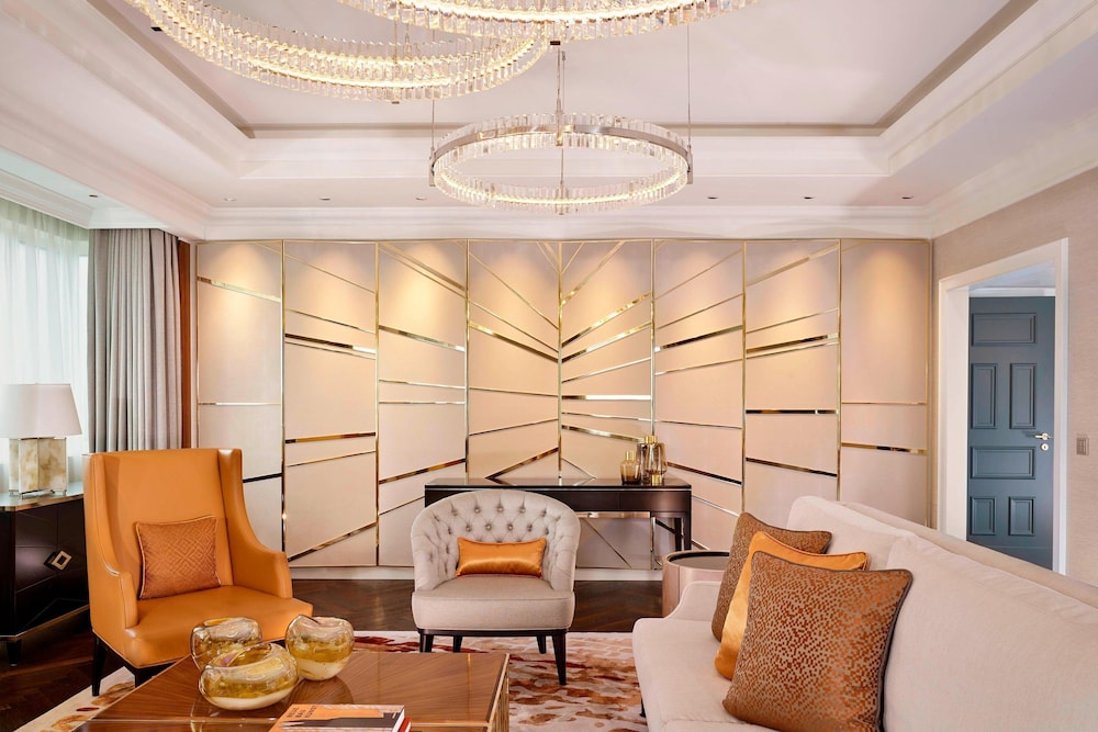 Club Suite, 2 Bedrooms (Club Lounge Access,Skyline View) photo 3
