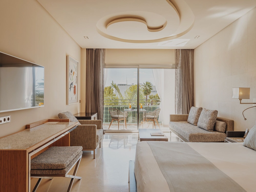 Junior Studio Suite, Terrace, Pool View - Photo 3