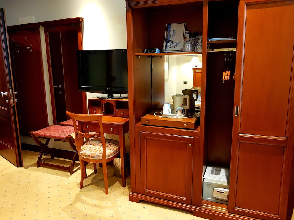 Deluxe Room, 1 Twin Bed, Accessible (Quiet Location) photo 3