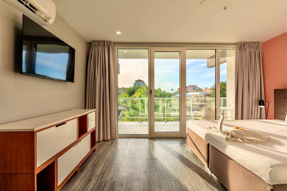 Premium Condo, 3 Bedrooms, Beachside photo 3