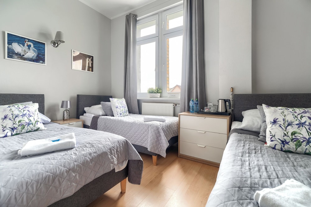 Standard Triple Room, 3 Twin Beds, Private Bathroom photo 1
