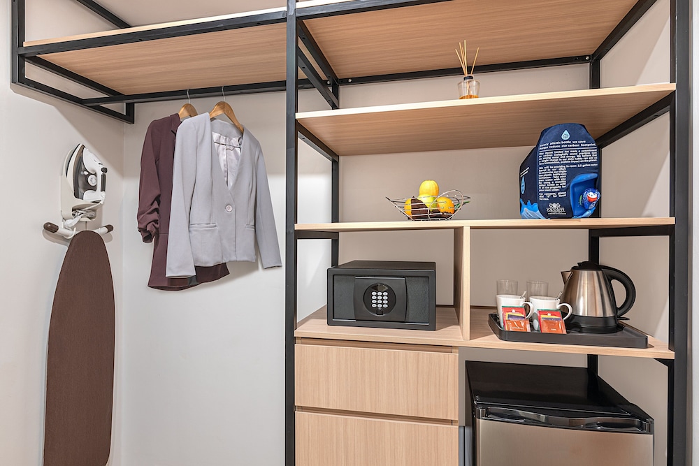Deluxe Room, 1 Bedroom - Photo 8