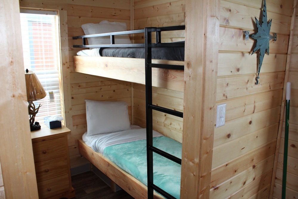 Two Bedroom Cabin with Kitchen photo 3