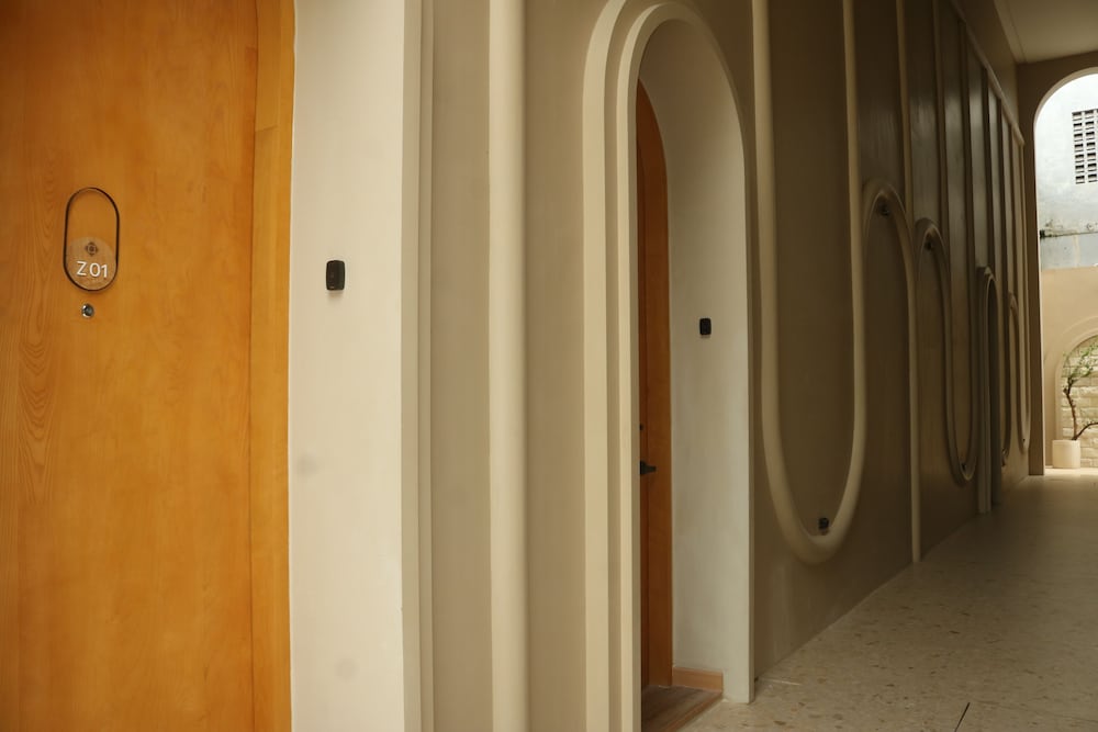 Residence Pool - Photo 5