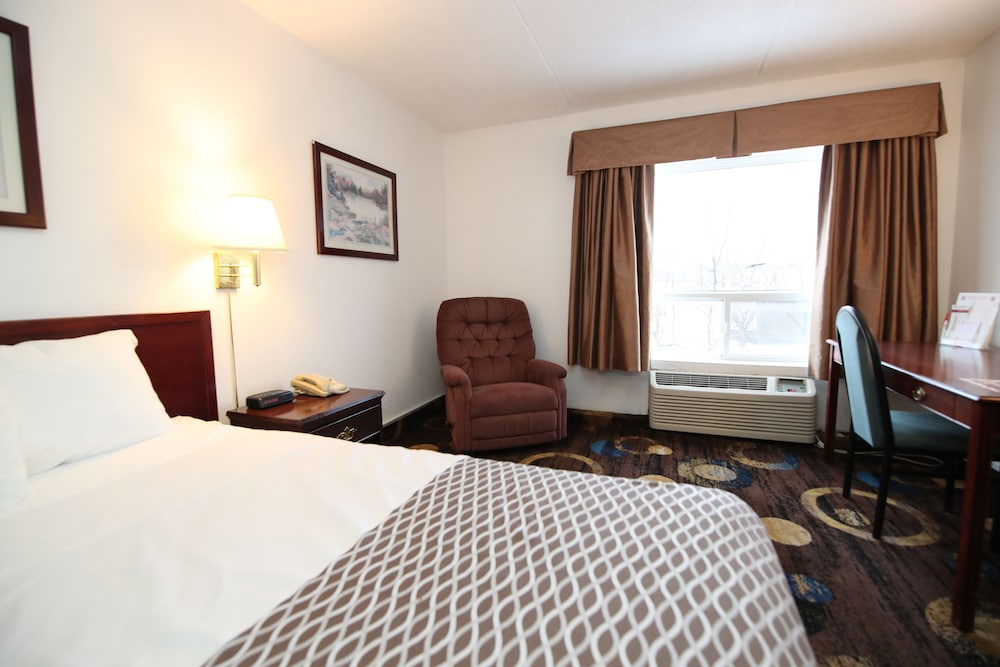 Standard Room, 1 Queen Bed photo 3